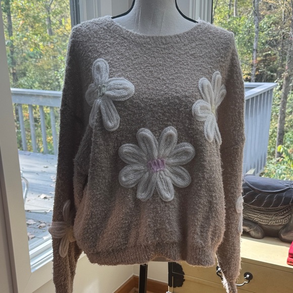 threaded leaf Sweaters - Elegant Beige Floral Sweater